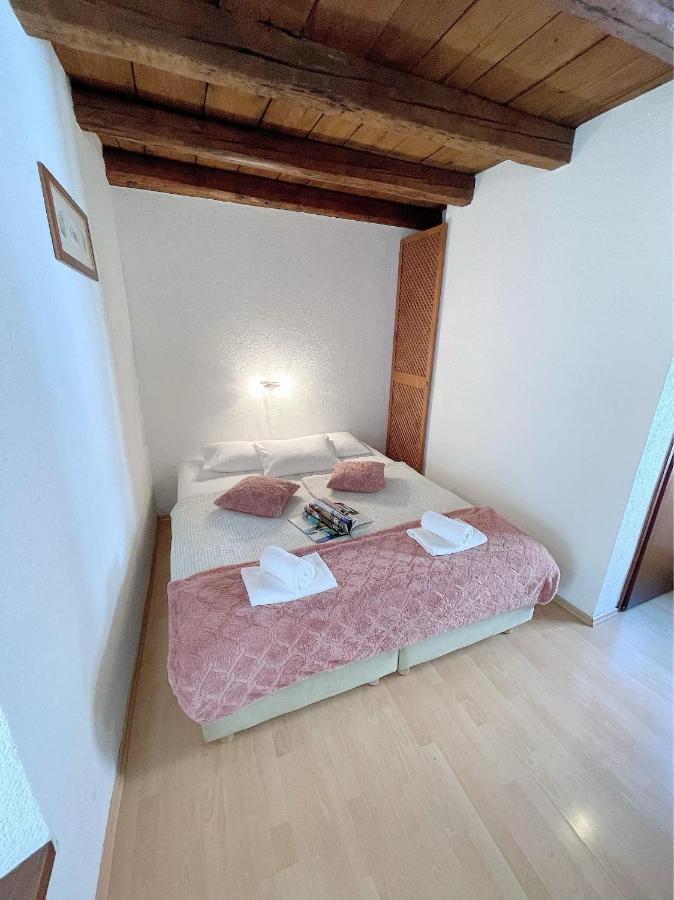 House Ivancic-Free Parking Trogir Eksteriør billede