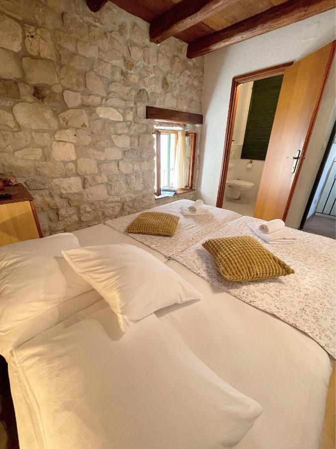 House Ivancic-Free Parking Trogir Eksteriør billede