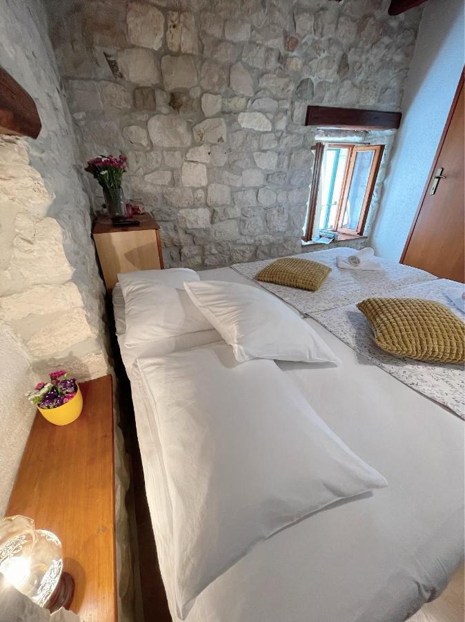 House Ivancic-Free Parking Trogir Eksteriør billede