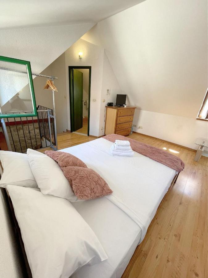 House Ivancic-Free Parking Trogir Eksteriør billede